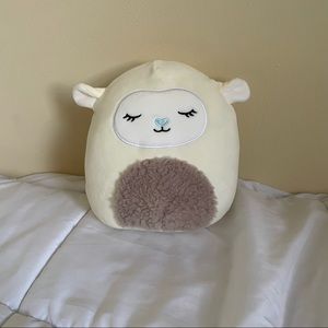 Squishmallows Mystery Squad Fuzzy Lamb 8"